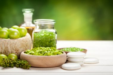 宝宝肠胃不适出现腹泻我们可以按摩调理